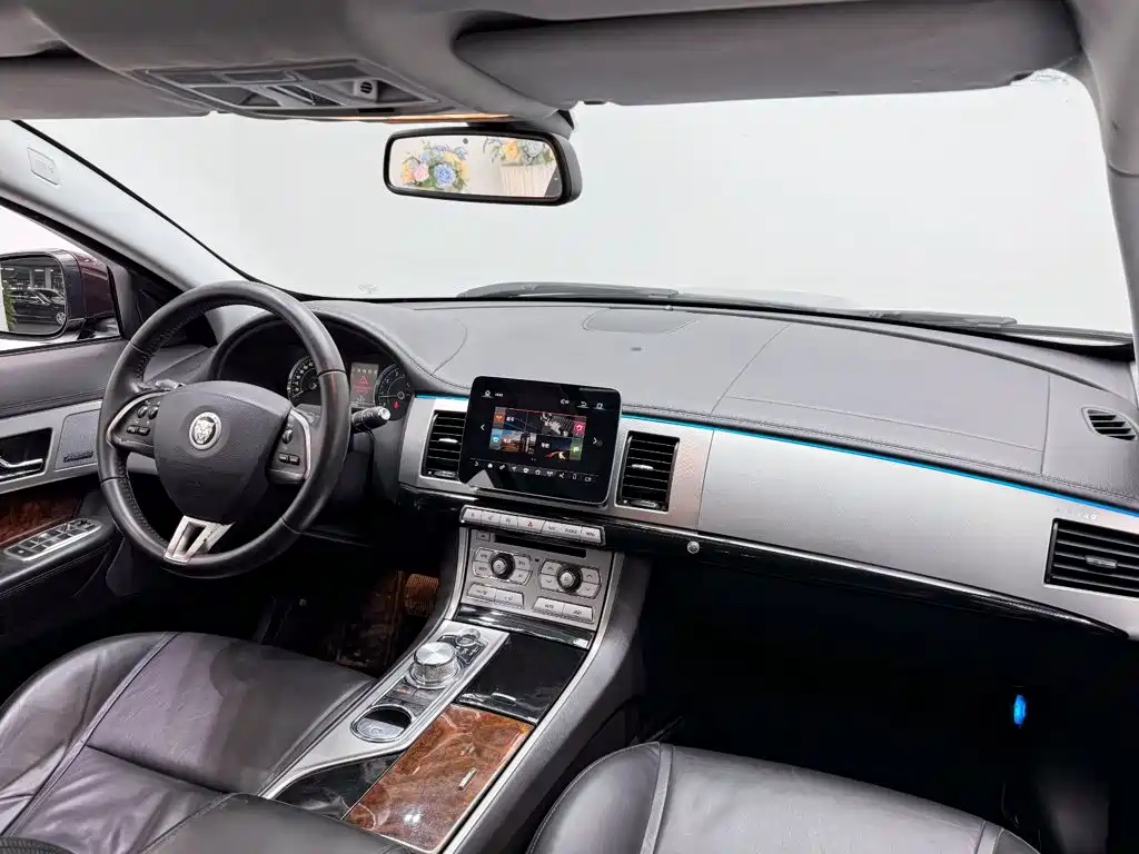 Фото 13 - Jaguar XF
