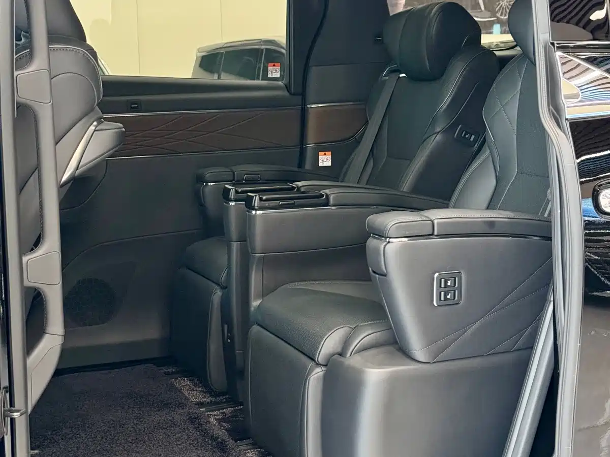 Toyota Vellfire 2024 Crown Hybrid 2.5L Premium Edition фото 5