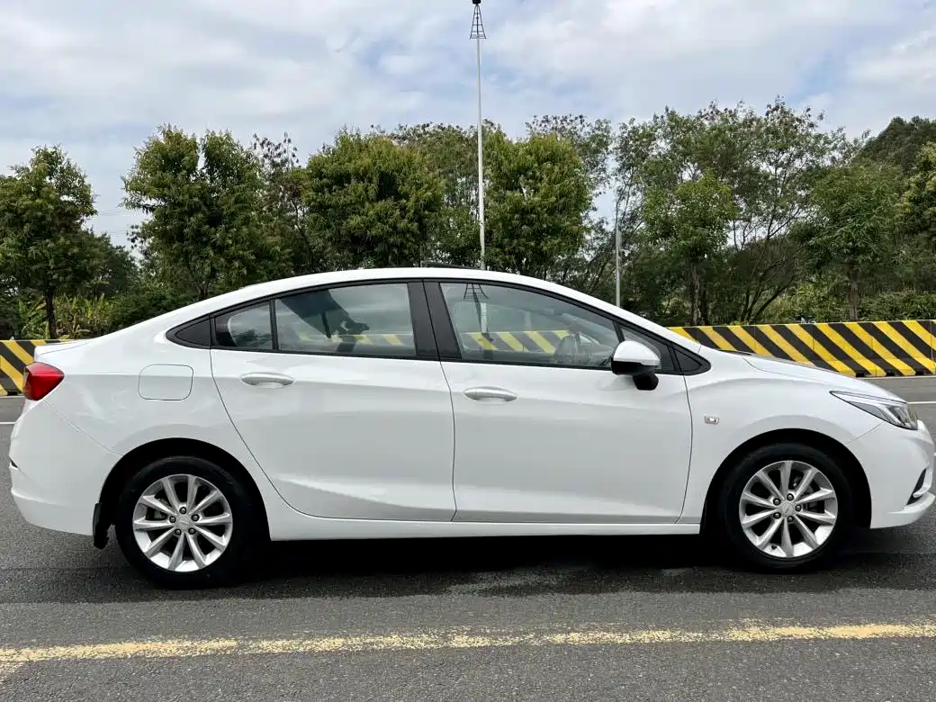 Chevrolet Cruze 2017 1.4T DCT Pioneer Sunroof фото 13