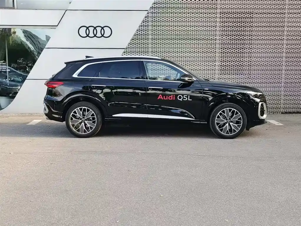 Audi Q5L 2026 Luxury Sport 150kW фото 4