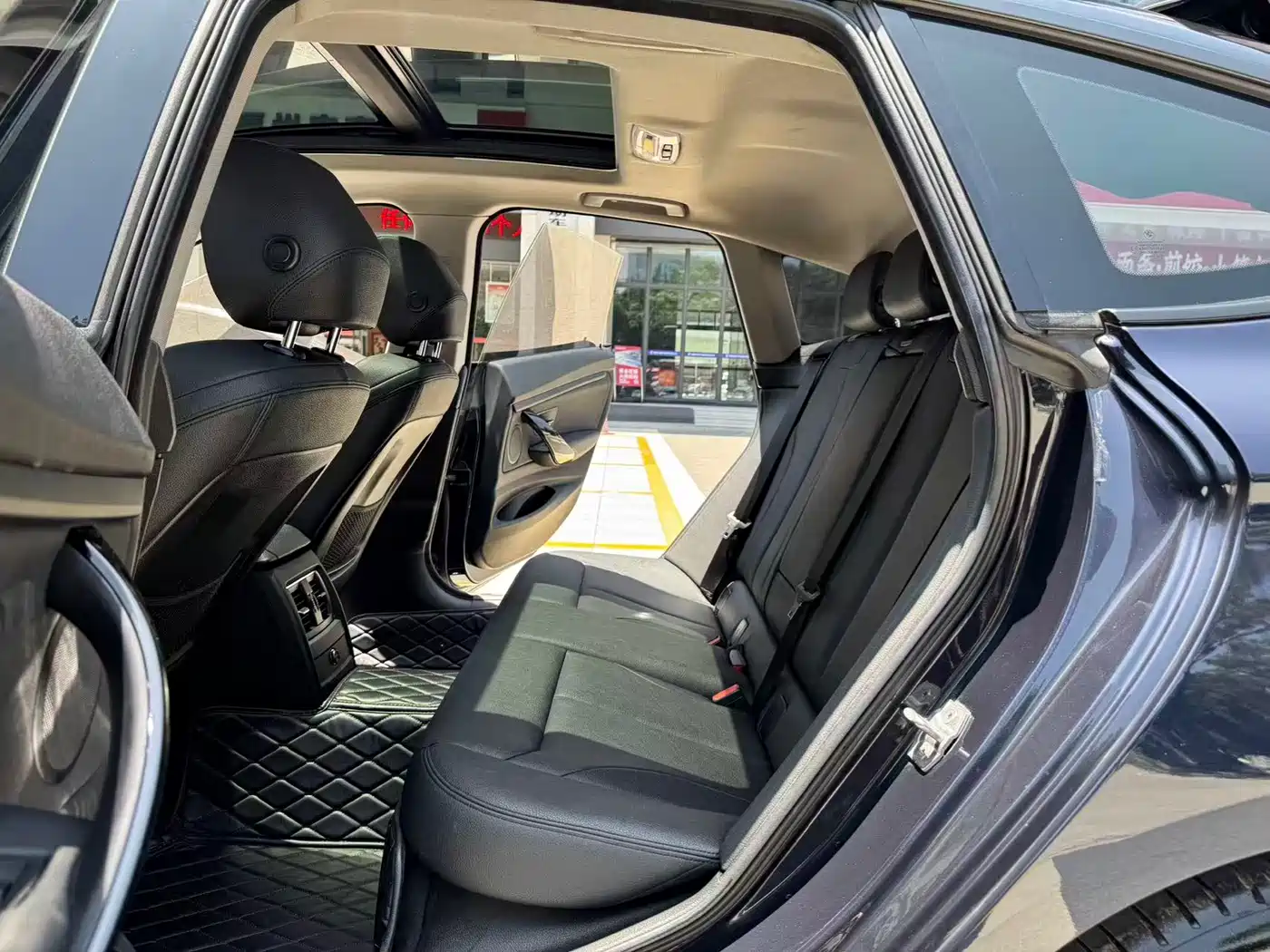 BMW 3 Series GT 2018 320i Luxury Design Package фото 16