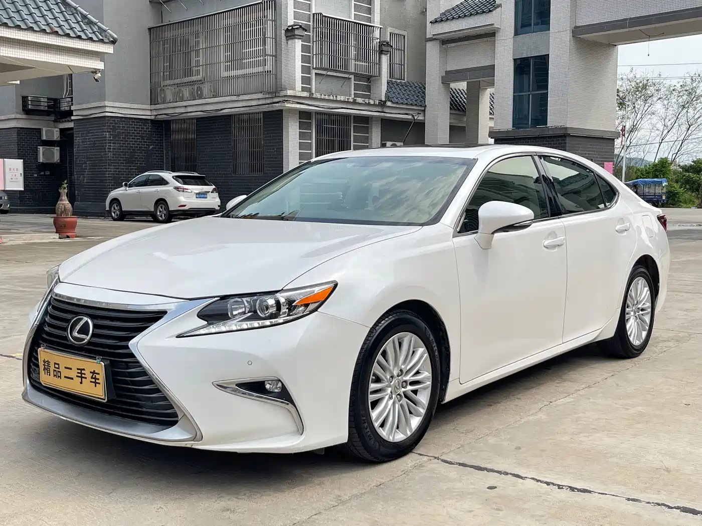 Lexus ES 2017 200 30th Anniversary Edition фото 4
