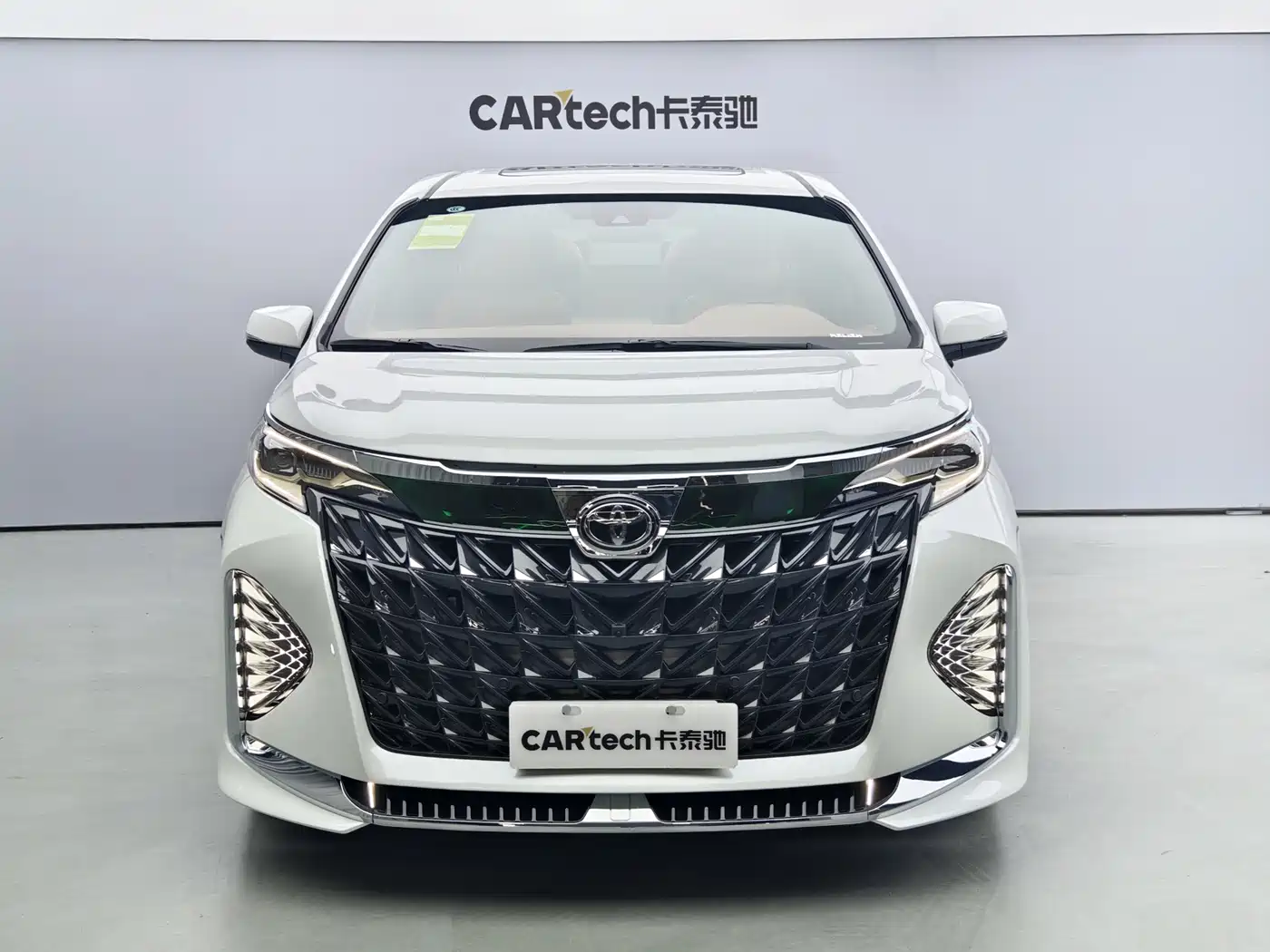 Toyota Granvia 2026 Model 2.5L Hybrid Comfort Edition фото 2