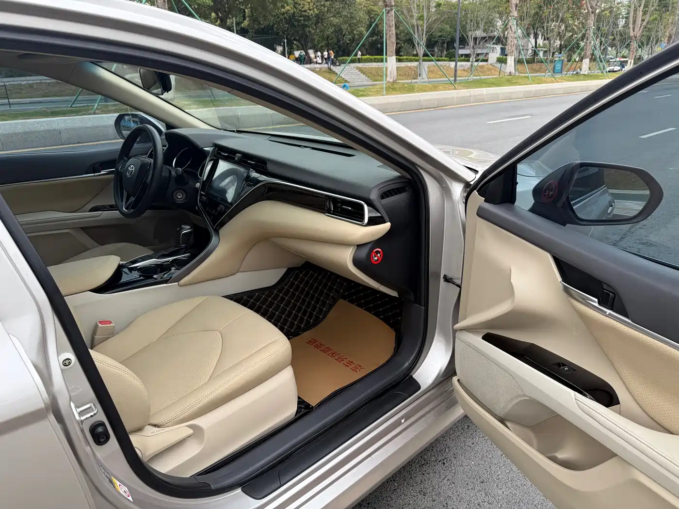 Toyota Camry 2018 2.0E Elite Edition фото 16