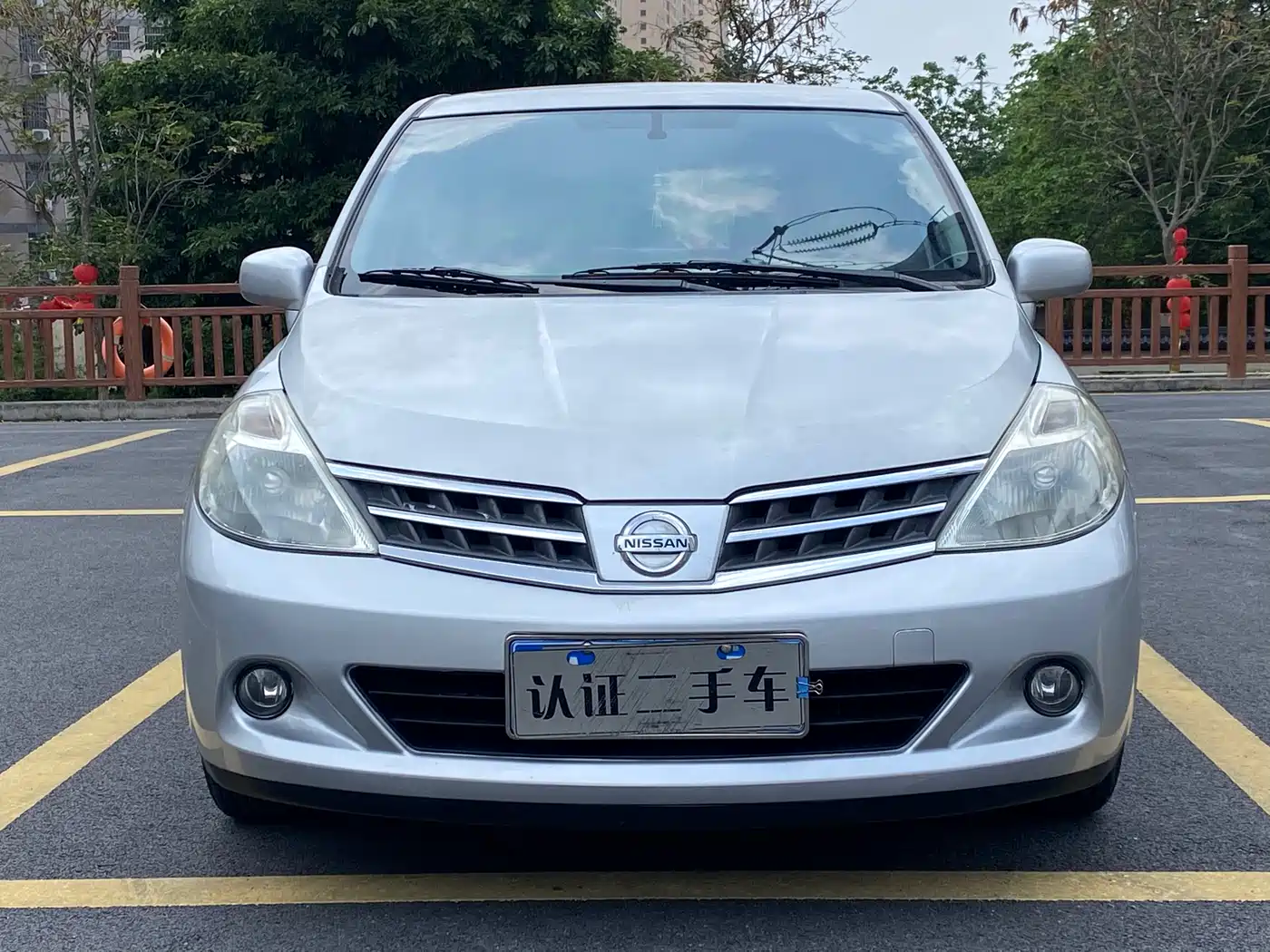 Photo 2 - Nissan Tiida