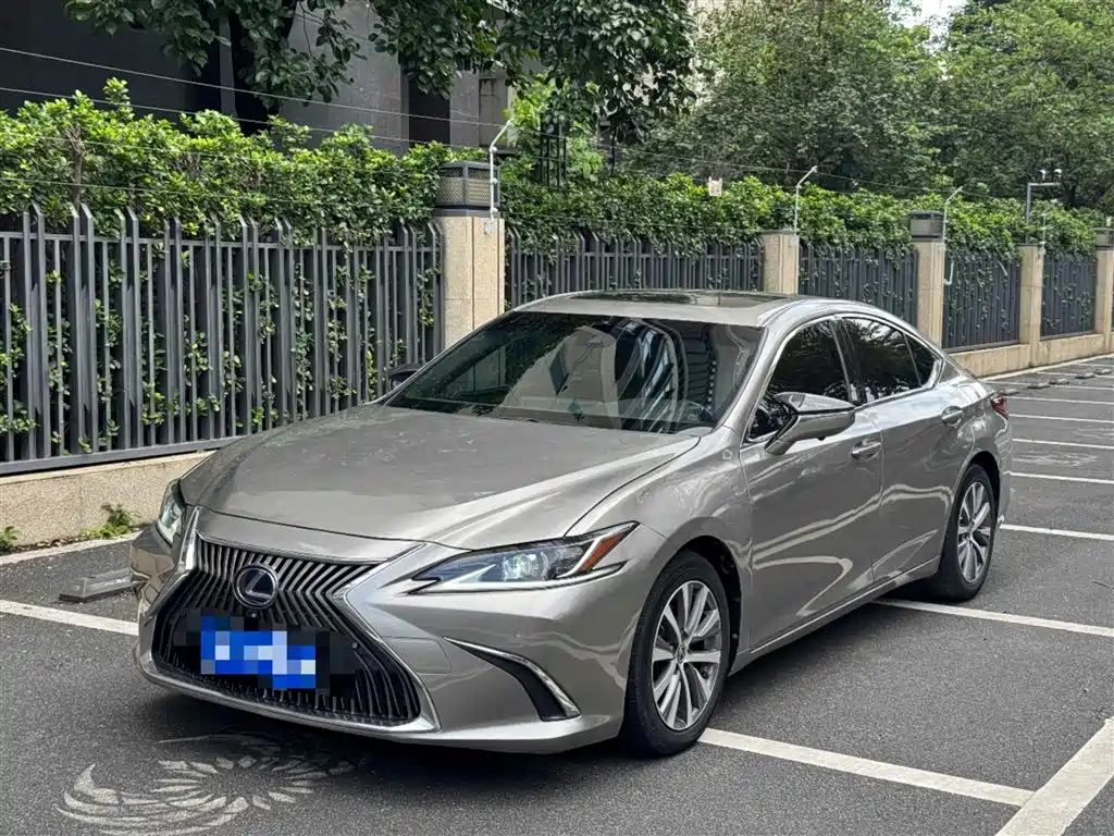 Lexus ES 2020 Model 300h Excellence Edition China V