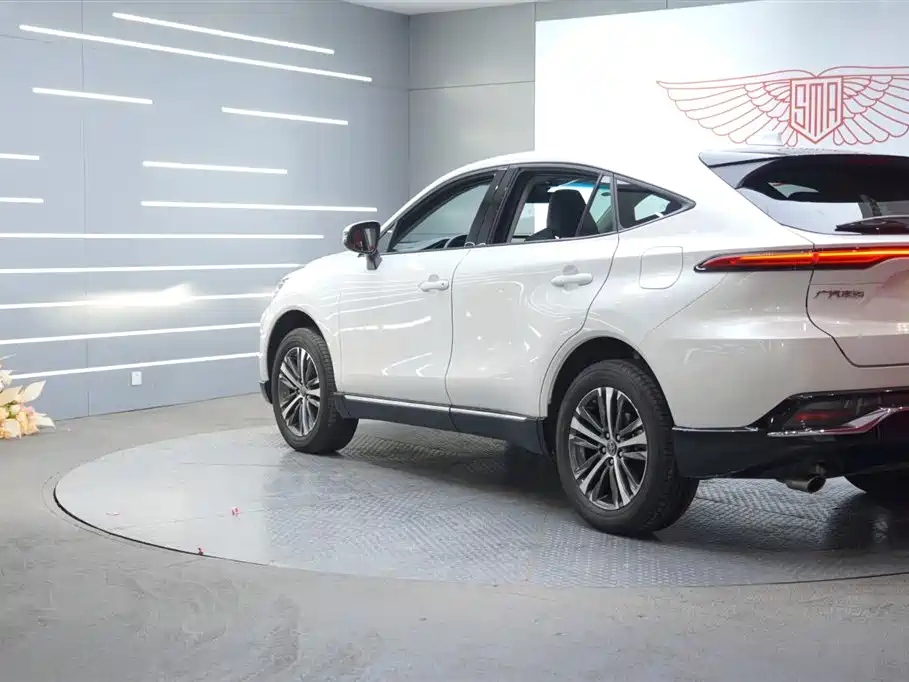 Toyota Venza 2023 2.0L CVT FWD Luxury фото 4