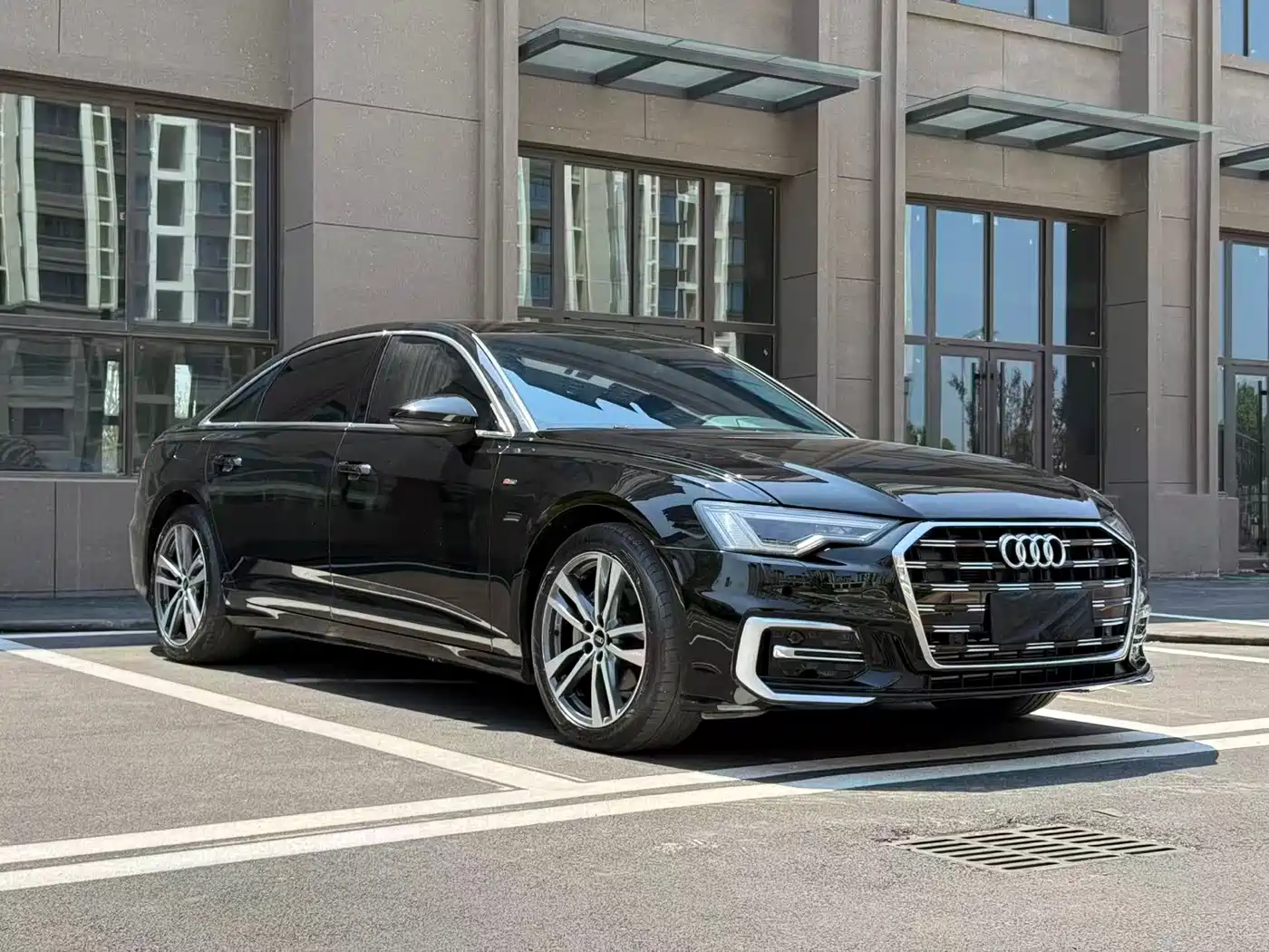 Audi A6L 2023 40 TFSI Luxury Dynamic фото 3
