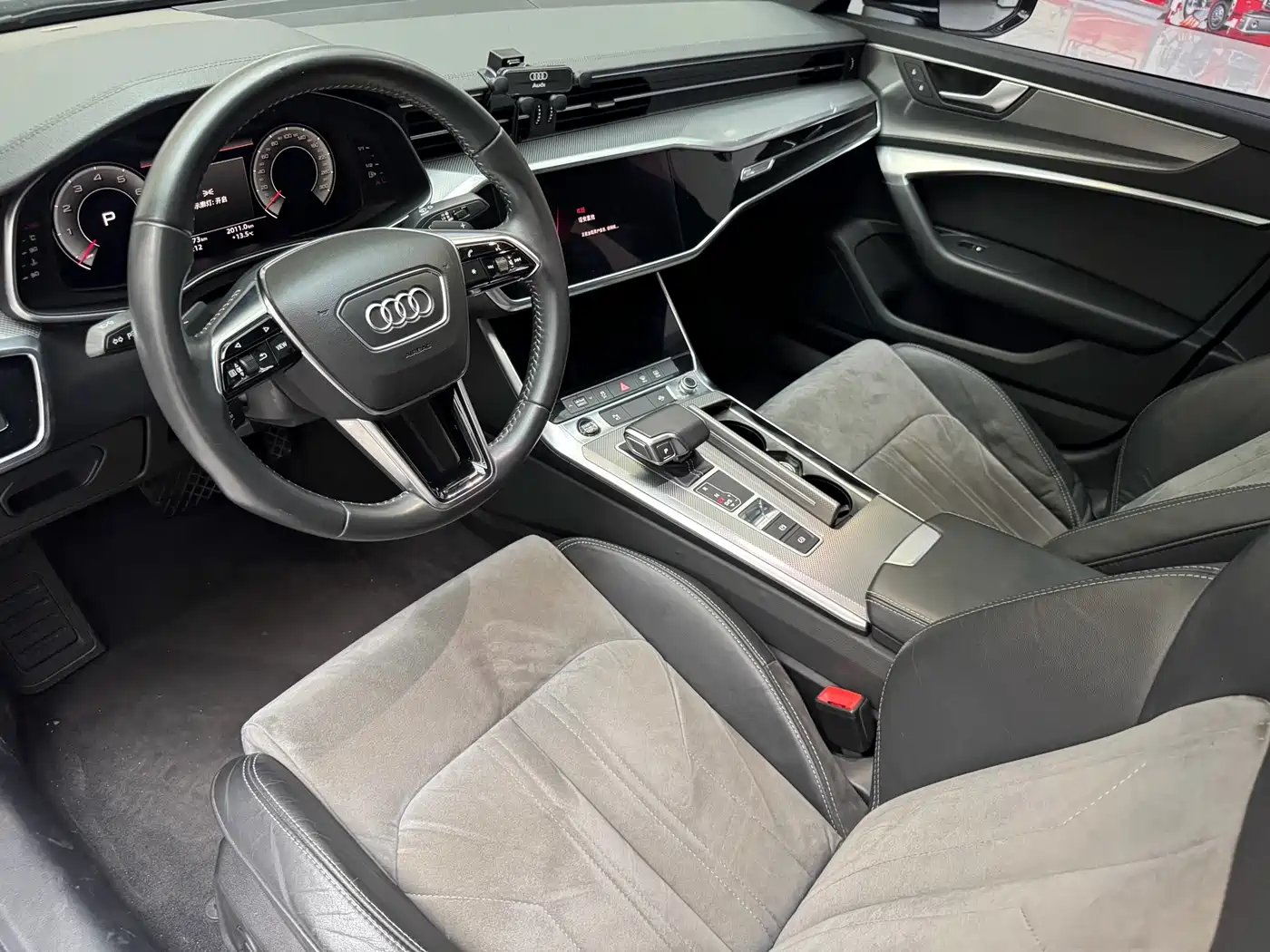 Audi A6L 2021 40 TFSI Luxury Sport фото 11