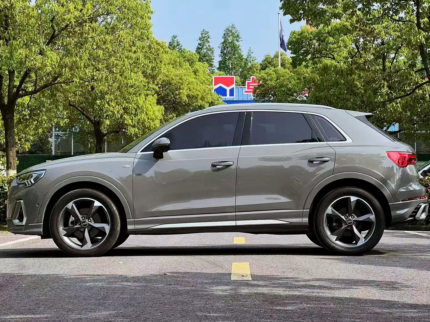 AUDI Q3