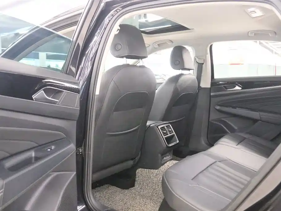 Volkswagen Passat 2022 280TSI Business Edition фото 14