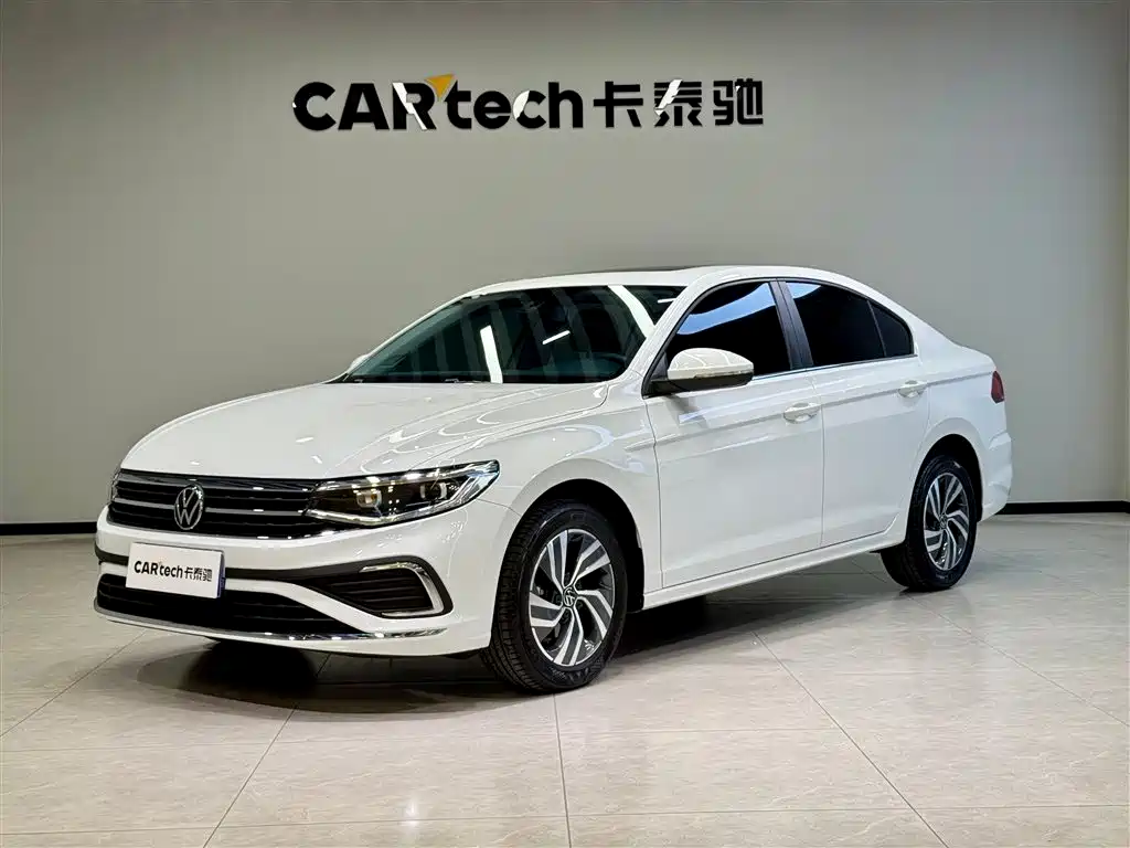 VOLKSWAGEN BORA 2025