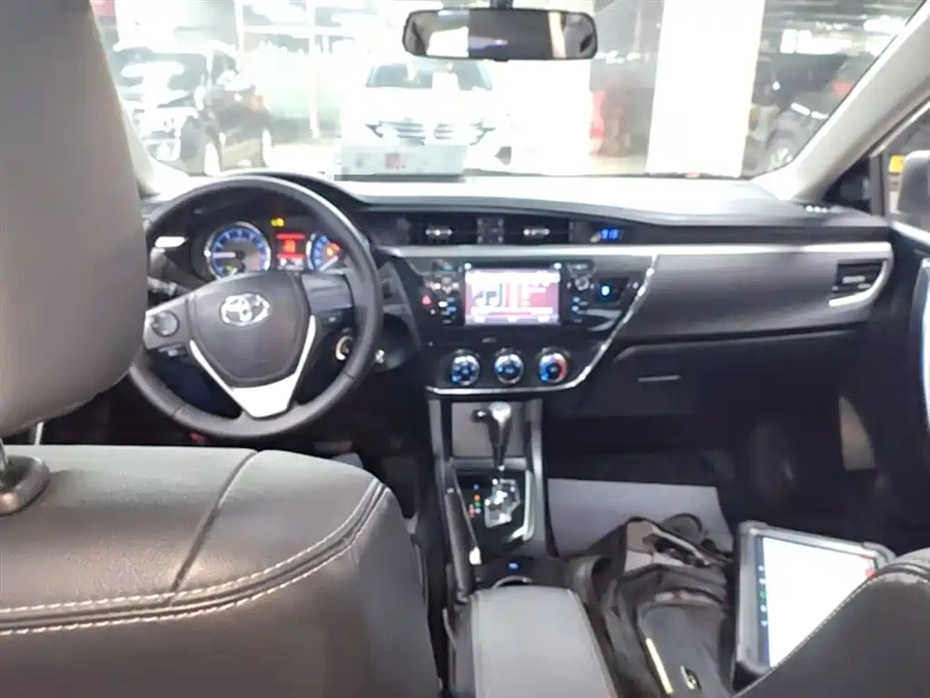 Toyota Corolla 2014 1.6L CVT GL-i Leather Edition фото 10
