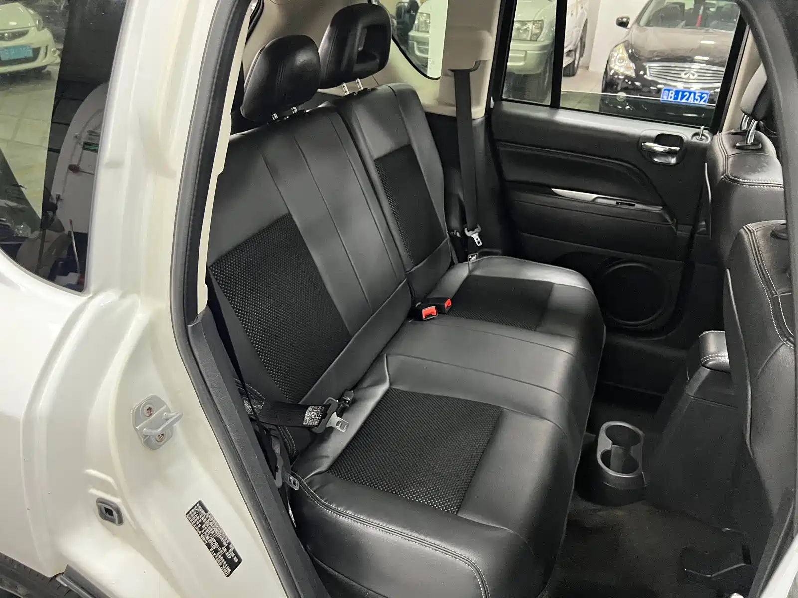 Photo 13 - Jeep Compass (Import)