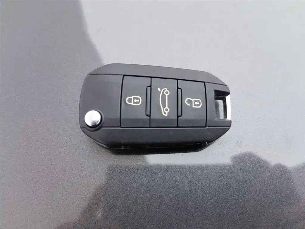 Peugeot 508 2011 2.3L Automatic Luxury Edition фото 19