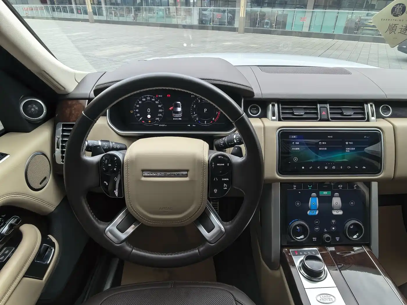 Land Rover Range Rover 2021 3.0 L6 Heritage Extended Classic Edition фото 14