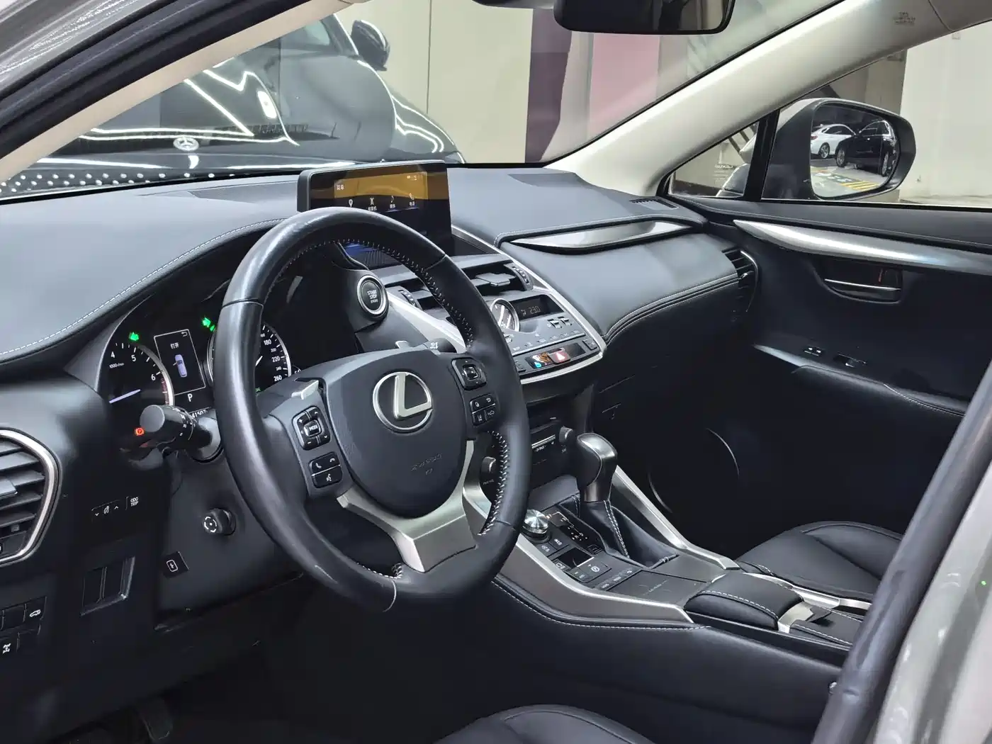 Фото 14 - Lexus NX