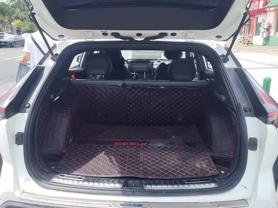 Фото 4 - Geely Boyue