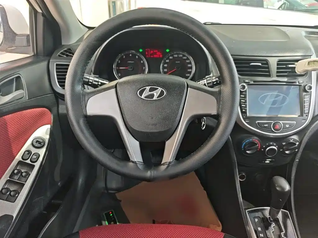 Hyundai Reina 2014 Model 1.4L Automatic GLX фото 11