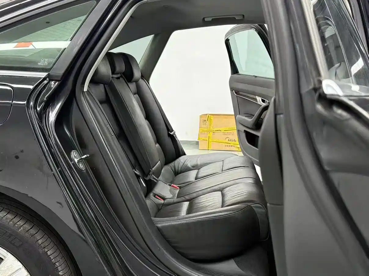 Фото 6 - Audi A6L
