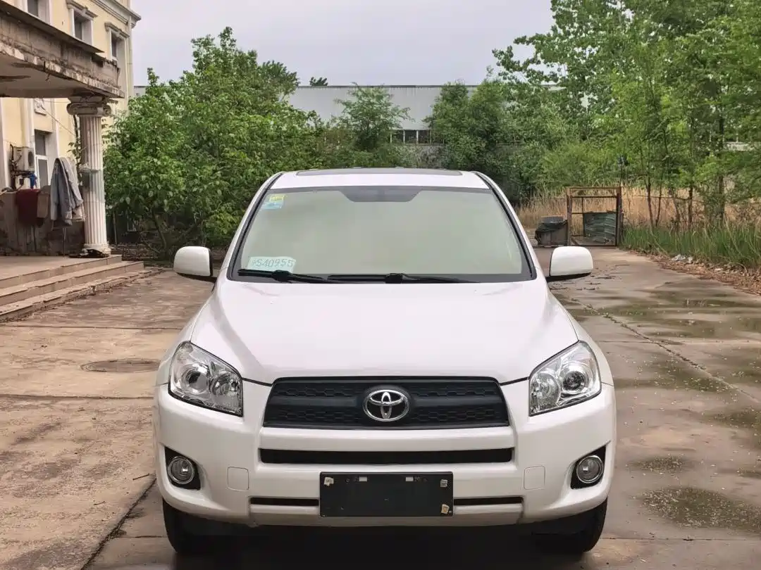 Toyota RAV4 Rongfang 2011 2.0L Automatic Luxury Edition фото 2