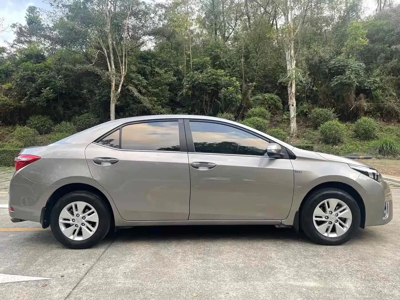 Toyota Corolla 2014 1.6L CVT GL фото 6
