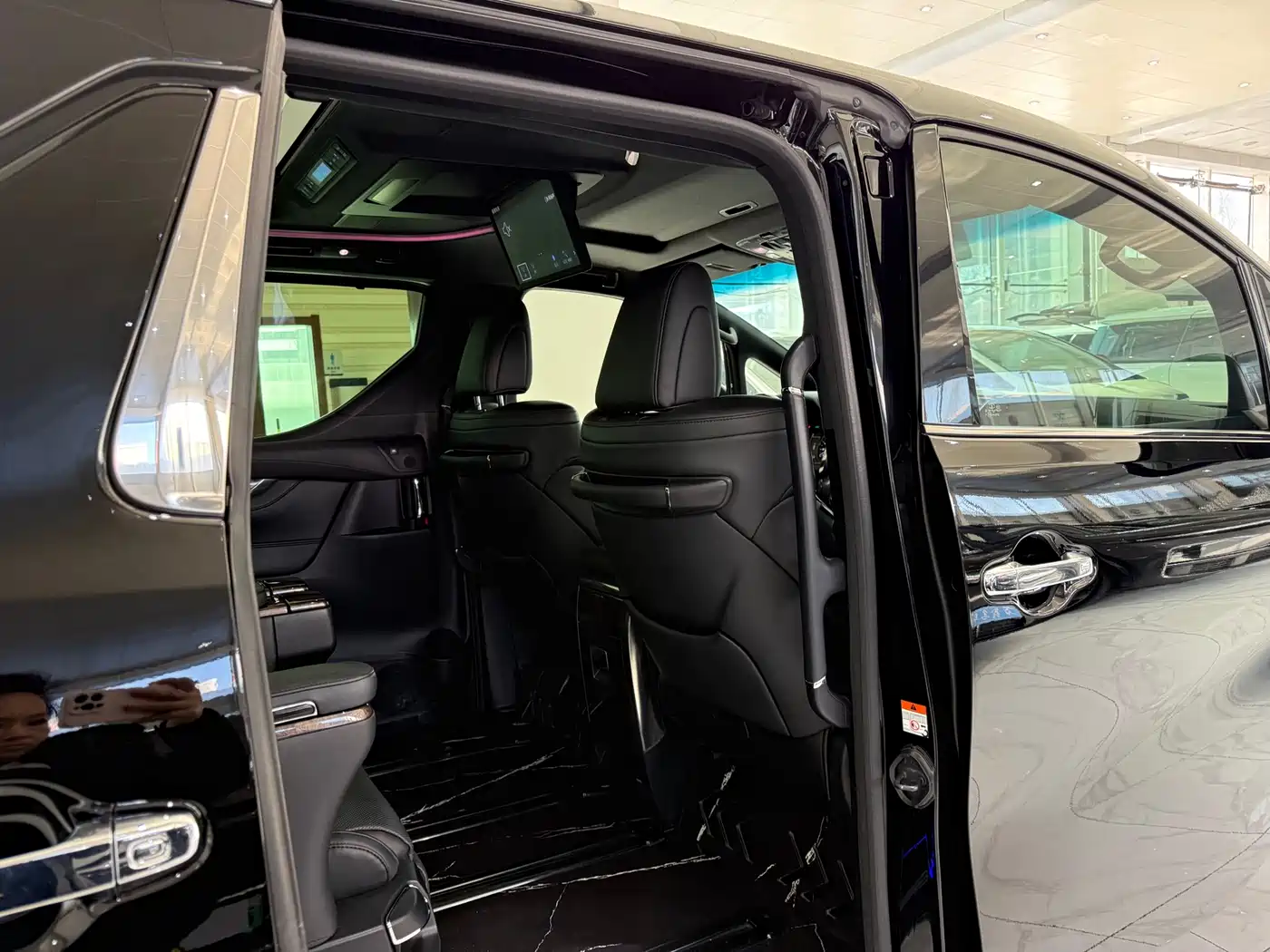 Toyota Alphard 2021 Hybrid 2.5L Premium фото 12