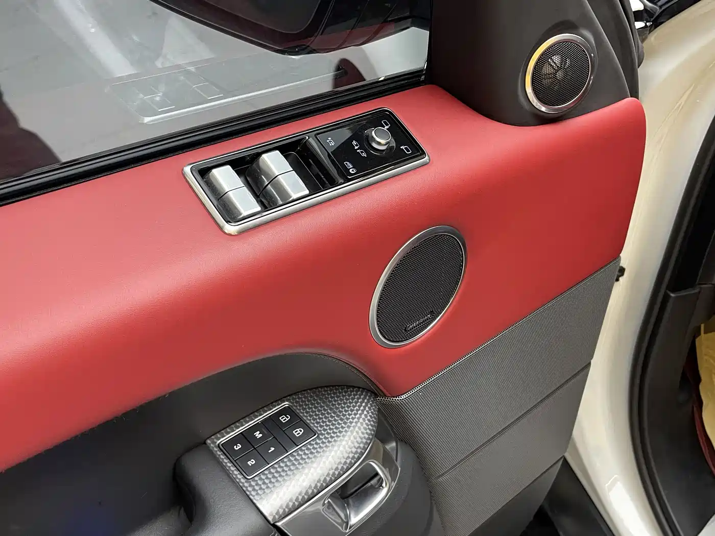 Land Rover Range Rover Sport 2022 3.0 L6 Gloss Black Edition фото 12