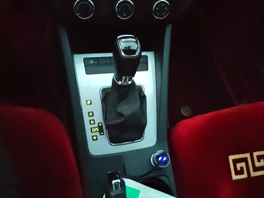 Škoda Octavia 2017 1.6L Automatic Pioneer Edition фото 16