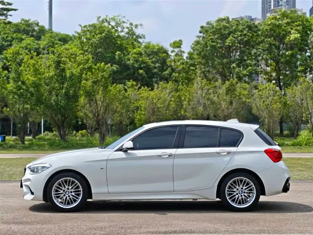 BMW 1 Series (Import) 2018 120i M Sport Package фото 11