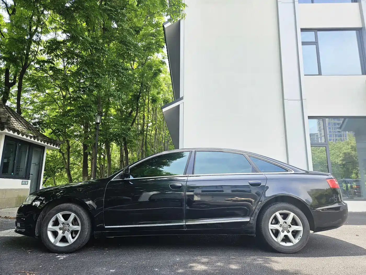 Audi A6L 2010 2.0 TFSI Automatic Standard фото 10