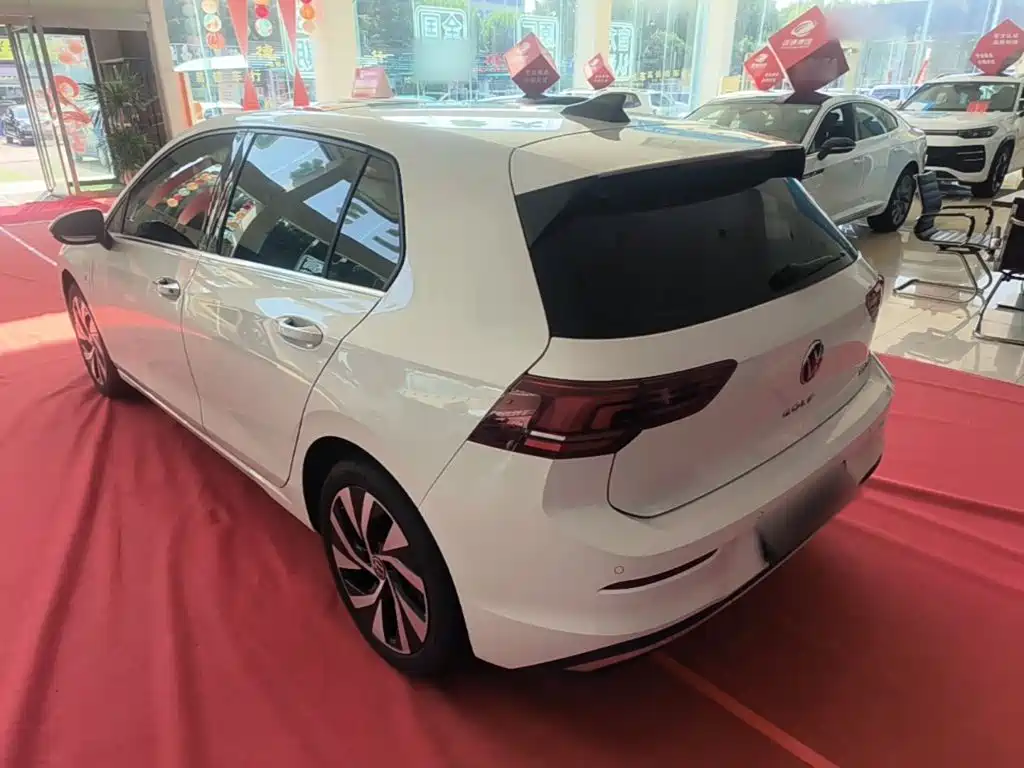 Фото 5 - Volkswagen Golf