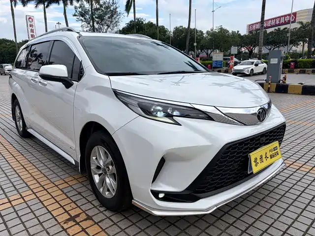 Toyota Granvia 2024 2.5L Hybrid Luxury — фото 3