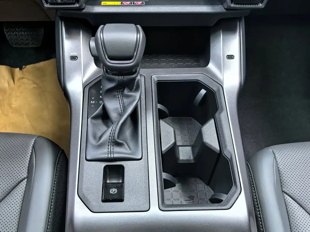 Toyota RAV4 Rongfang 2026 2.0L Base Model фото 13