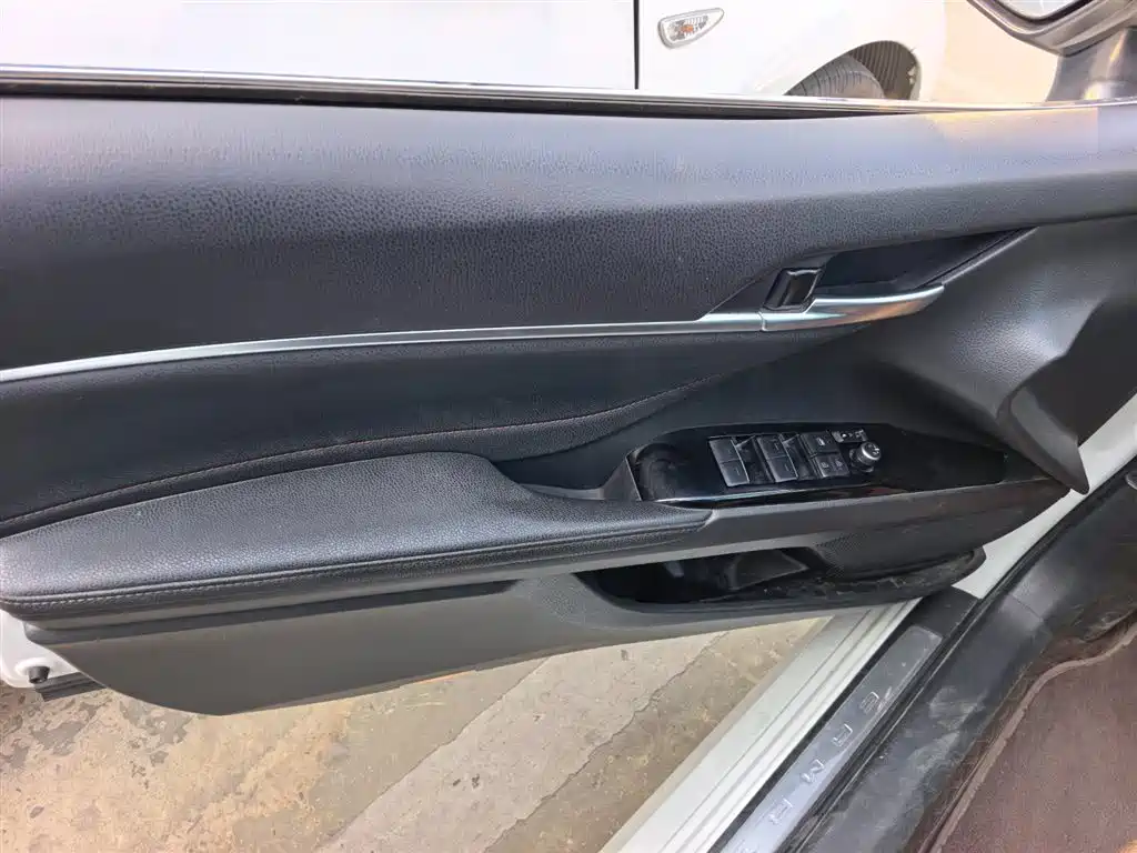 Toyota Camry 2021 2.0G Luxury Edition фото 8