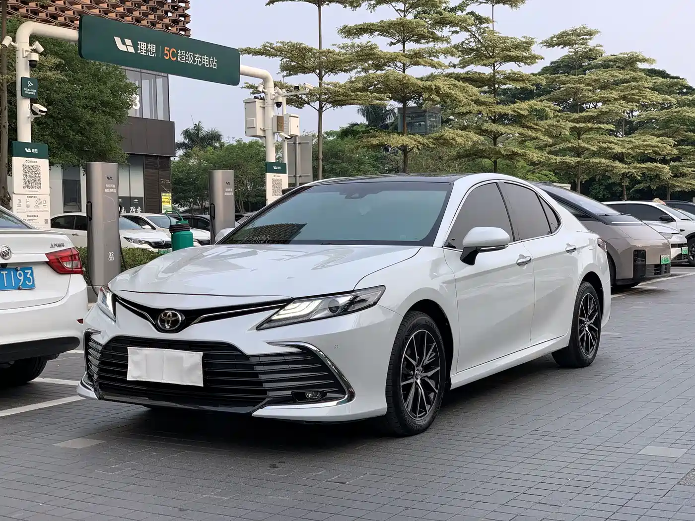 Toyota Camry 2023 2.0G Luxury Edition