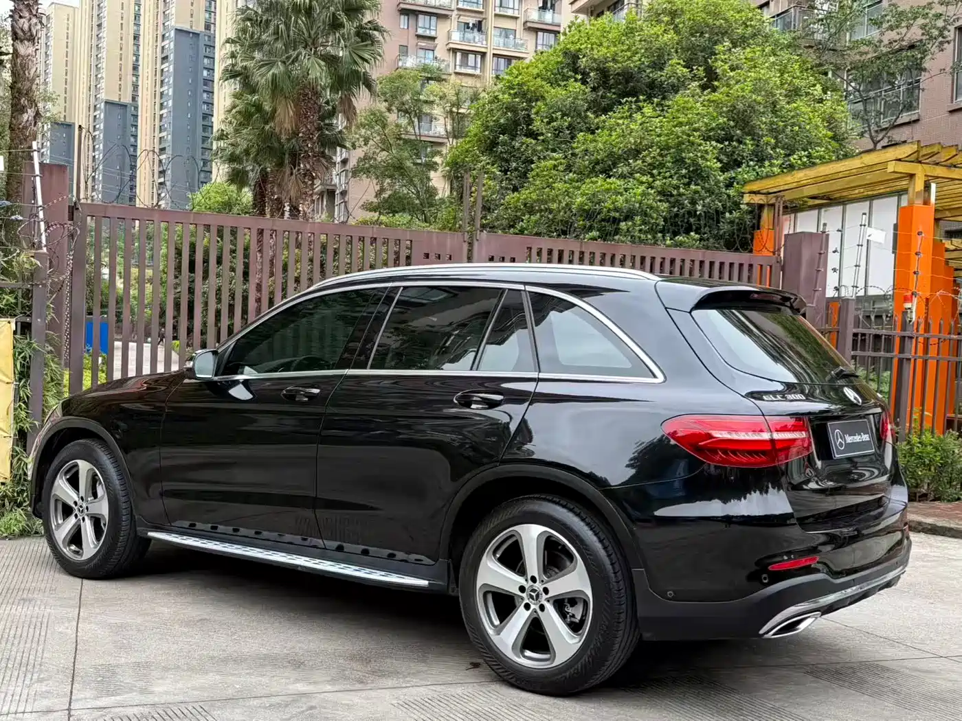 Mercedes-Benz GLC 2017 GLC 300 4MATIC Luxury фото 5