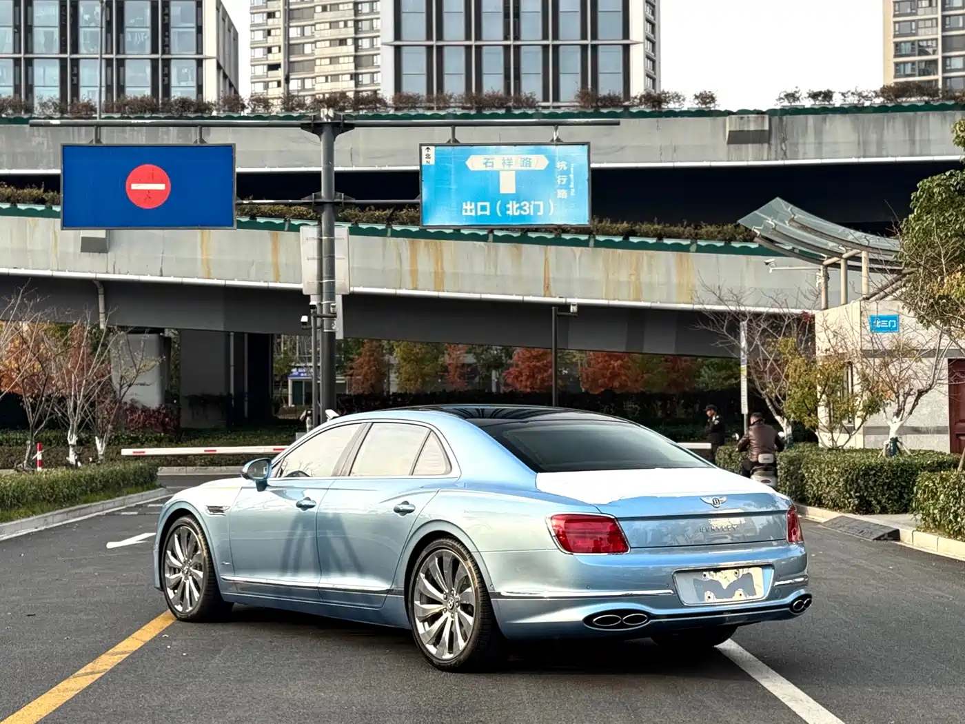 Bentley Flying Spur 2024 4.0T V8 Elegance Edition фото 9