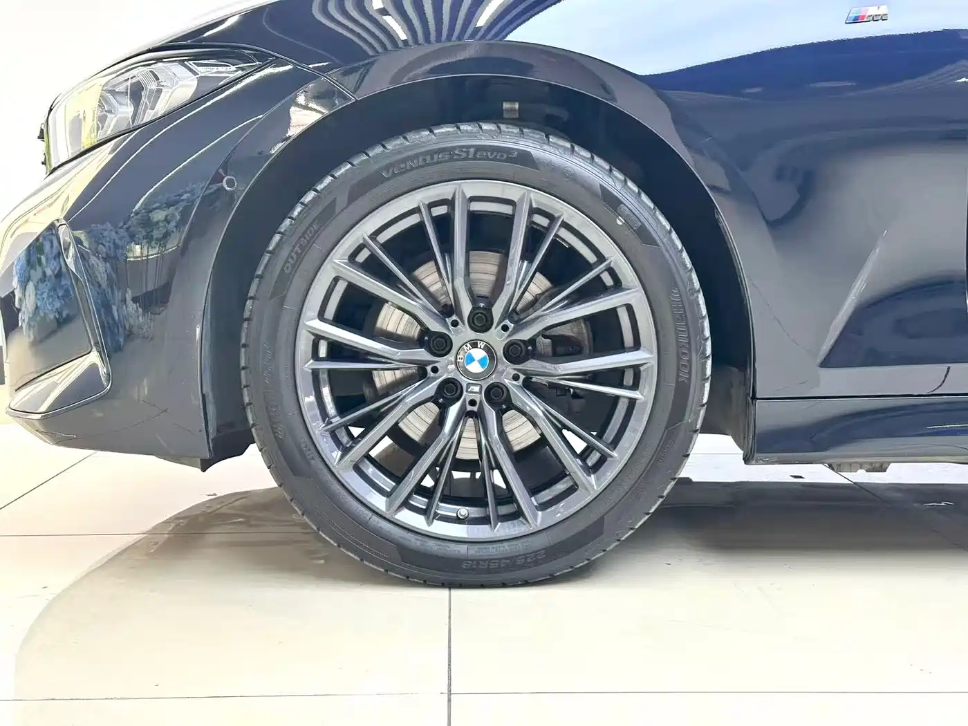 BMW 3 Series 2023 325Li M Sport Black Night Package фото 18