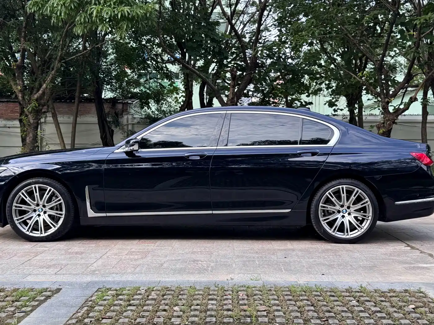Photo 4 - BMW 7 Series