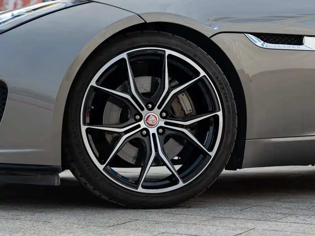 Фото 8 - Jaguar F-TYPE