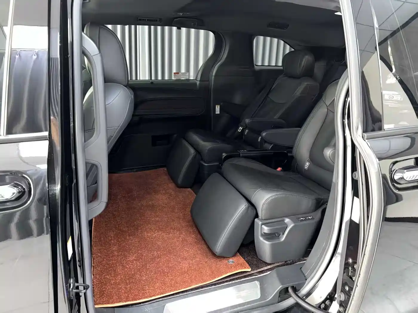 Toyota Sienna 2021 2.5L Hybrid Premium Edition фото 9