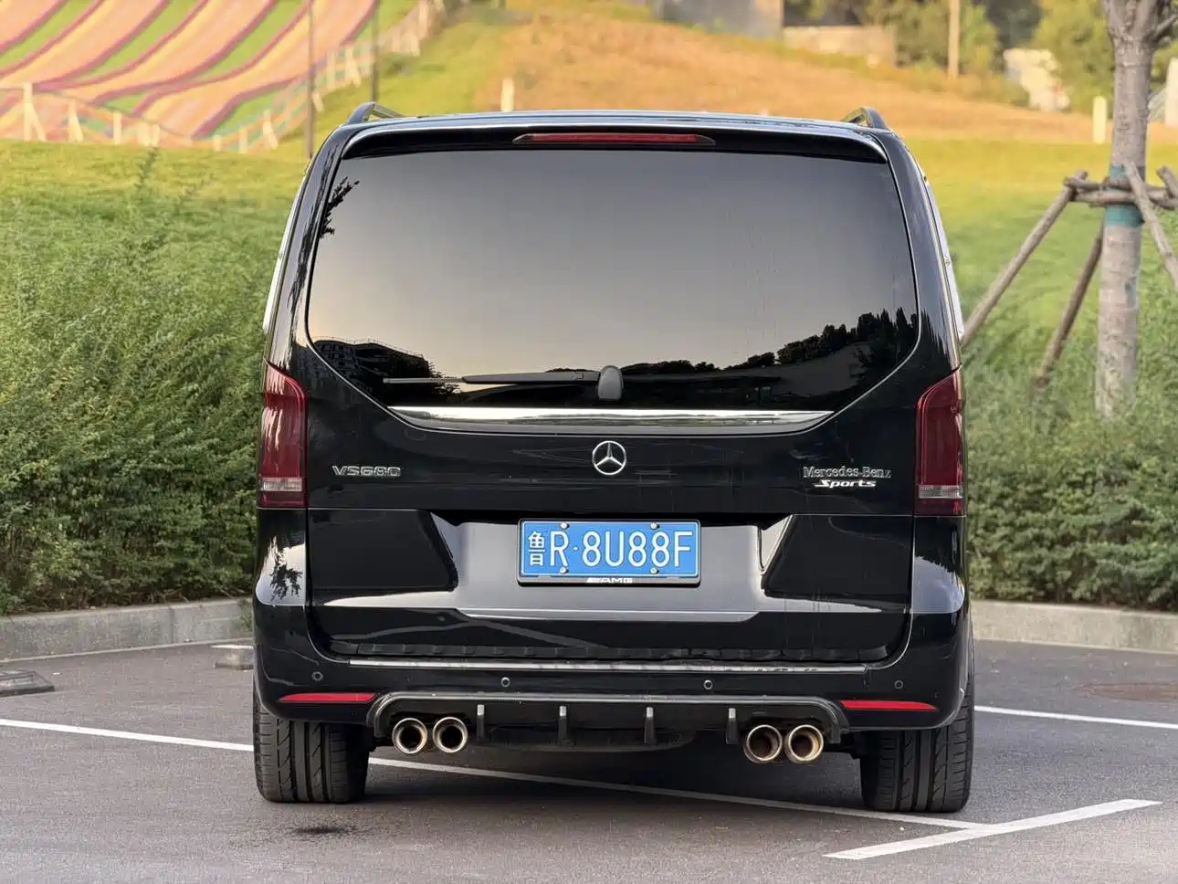Photo 8 - Mercedes-Benz V-Class