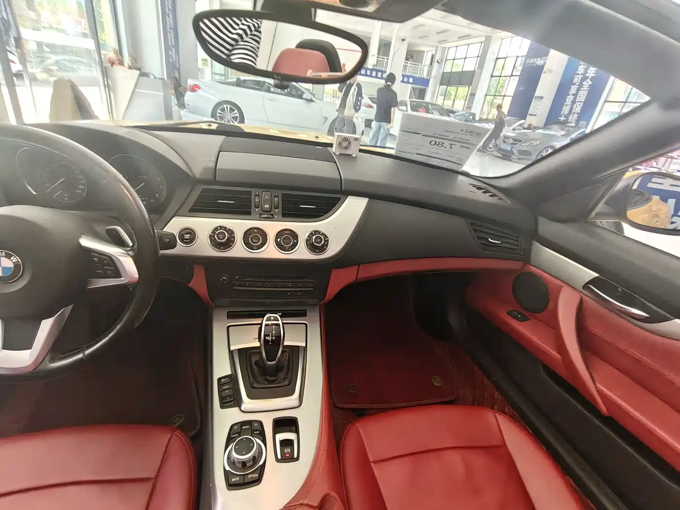 BMW Z4 2012 sDrive20i Leading фото 6