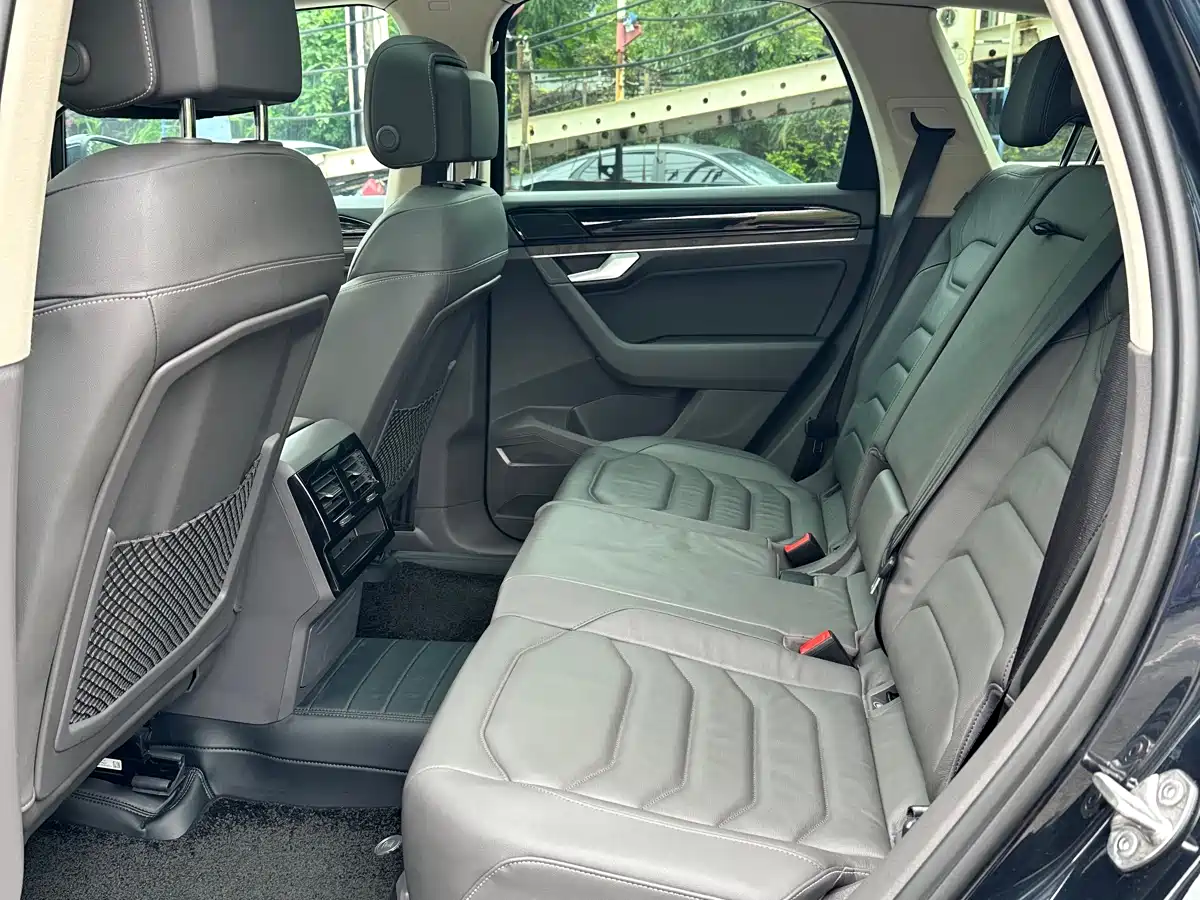Фото 5 - Volkswagen Touareg