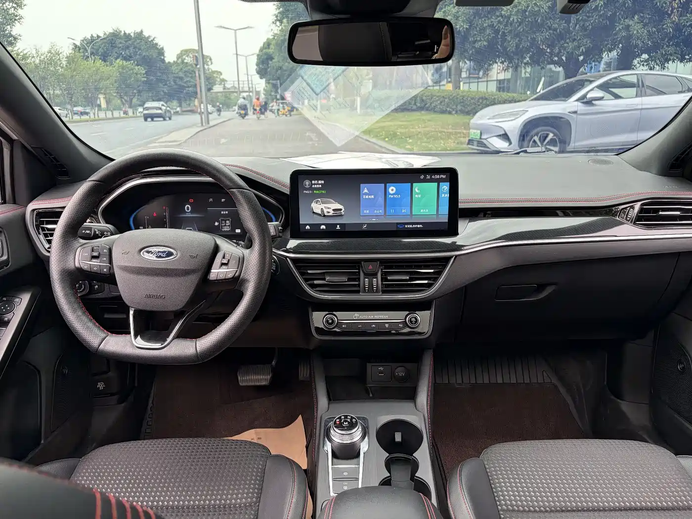 Ford Focus 2021 Hatchback EcoBoost 180 Automatic ST Line фото 8