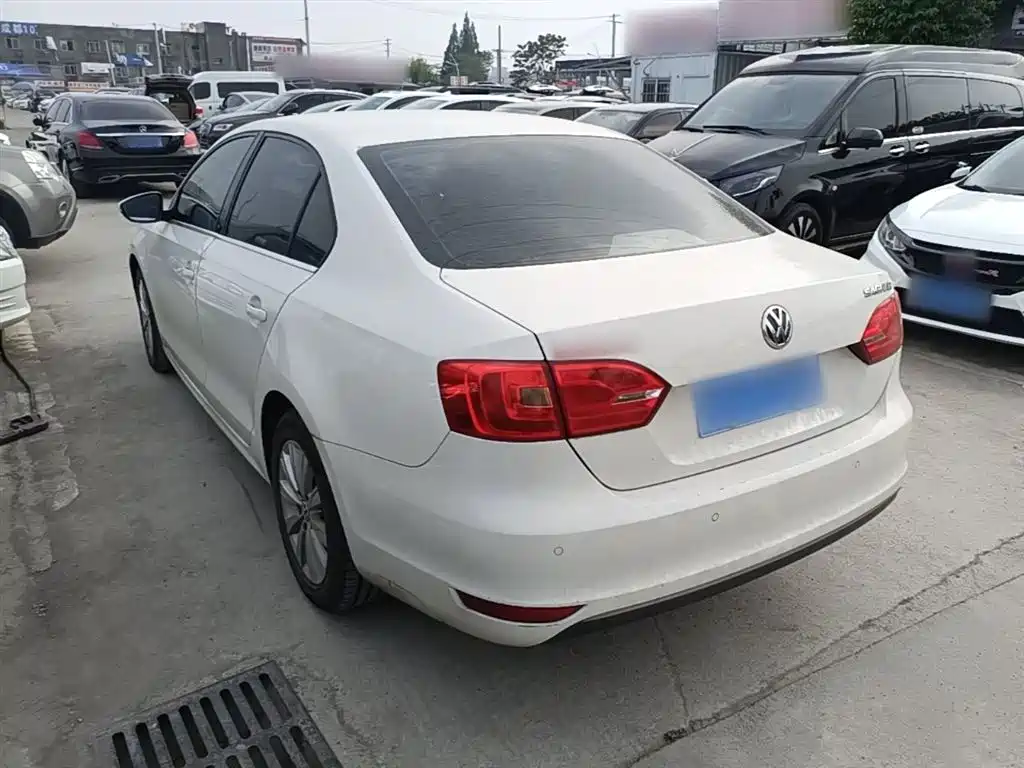 Volkswagen Sagitar 2014 Facelift 1.6L Automatic Leading Version фото 5