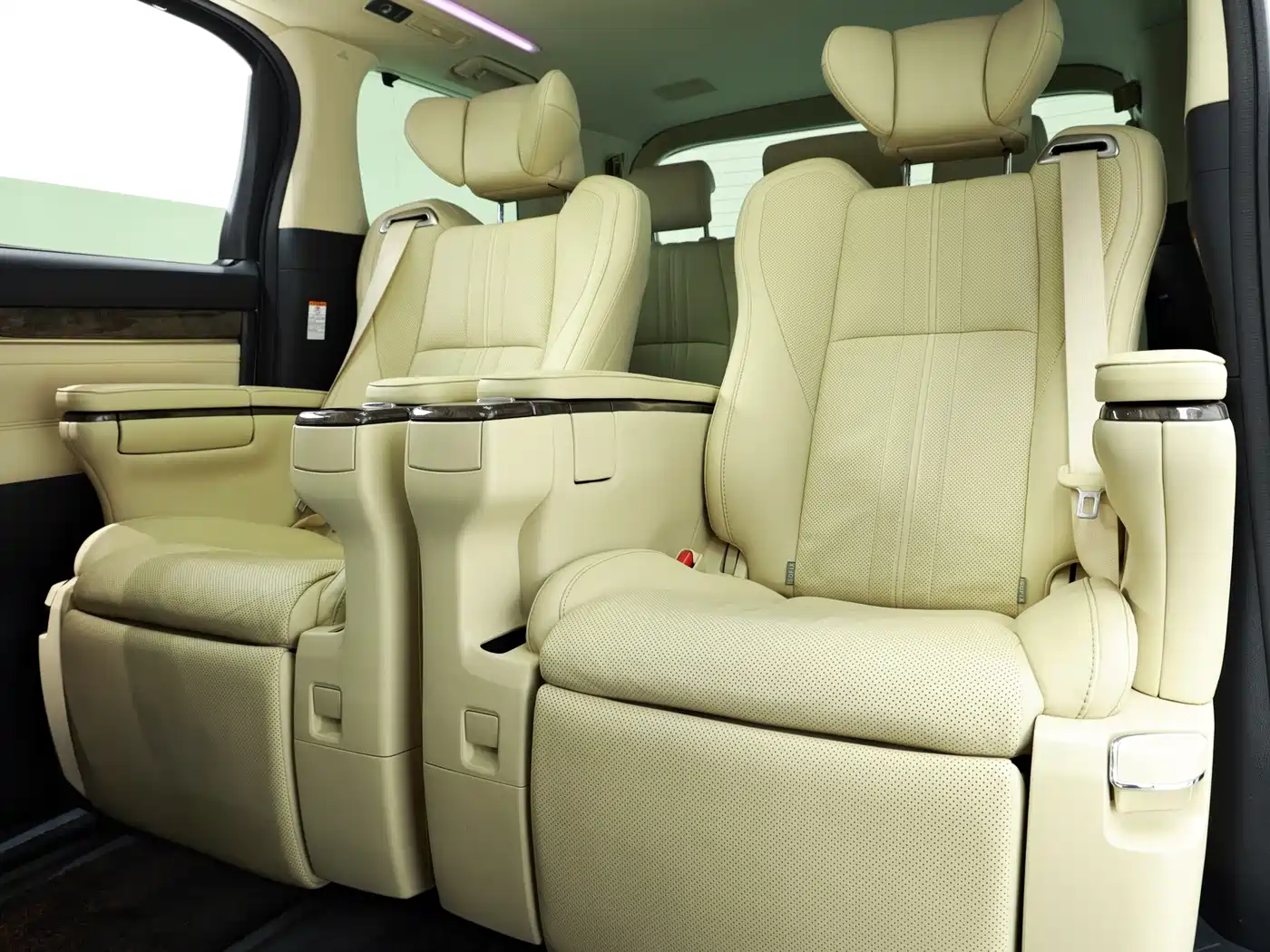 Toyota Alphard 2021 Hybrid 2.5L Premium фото 13