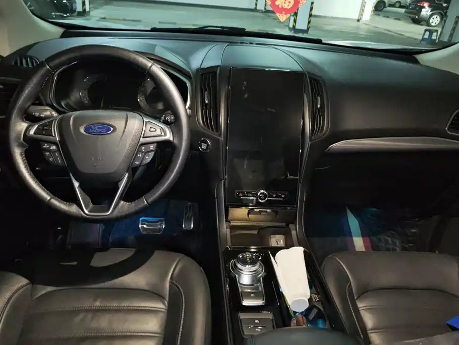 Фото 12 - Ford Edge