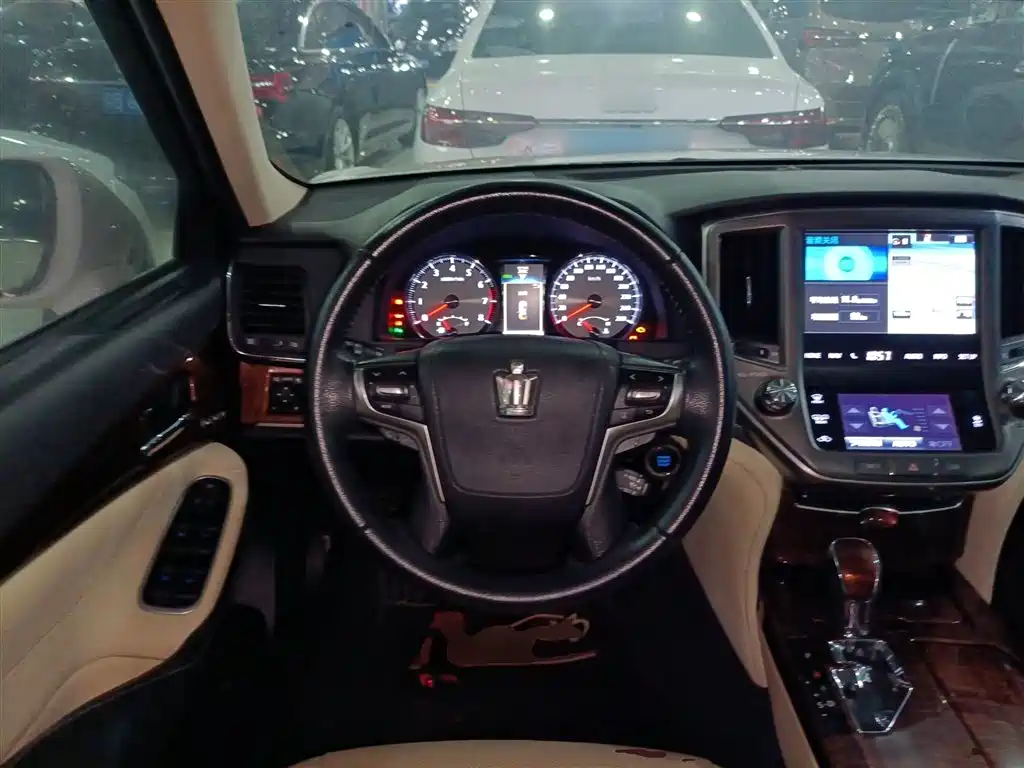 Toyota Crown 2015 2.5L Elite Version фото 7